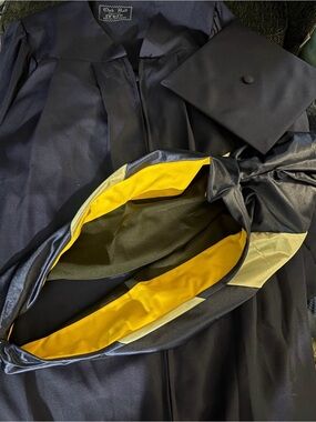 Men's Kean University Graduation cap gown and hood